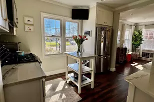 25 Park Cir, New Hyde Park, NY 11040 - Photo 11