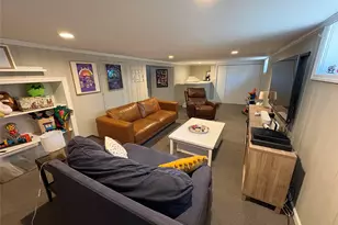 25 Park Cir, New Hyde Park, NY 11040 - Photo 29