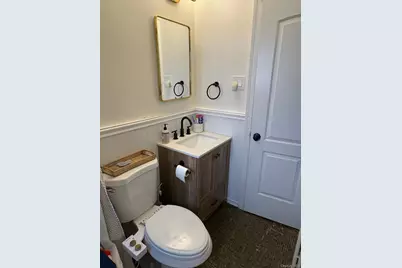 25 Park Circle, New Hyde Park, NY 11040 - Photo 17