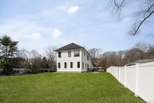 11 Edcris Ln, Huntington, NY 11743 - Photo 21