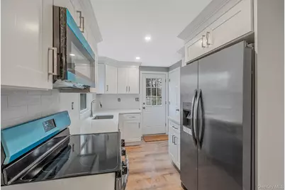 28 Dale Avenue, Riverhead, NY 11901 - Photo 19