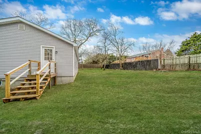 28 Dale Avenue, Riverhead, NY 11901 - Photo 5