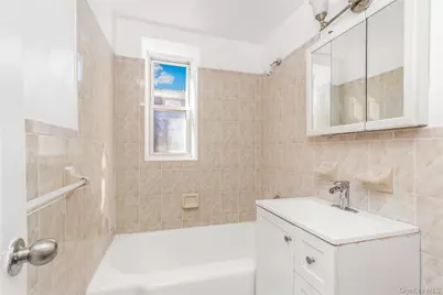 679 Warburton Avenue #2R, Yonkers, NY 10701 - Photo 5