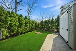 1661 Old Country Rd, Riverhead, NY 11901 - Photo 31