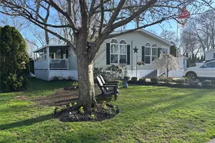 1661 Old Country Rd, Riverhead, NY 11901 - Photo 33