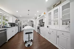 1661 Old Country Rd, Riverhead, NY 11901 - Photo 11
