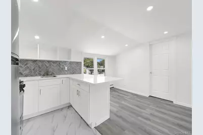 8 Winthrop Street #2, Lynbrook, NY 11563 - Photo 5