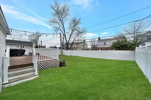 22 Miriam Pkwy, Elmont, NY 11003 - Photo 25