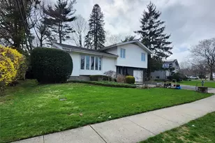 43 Forest Dr, Jericho, NY 11753 - Photo 3