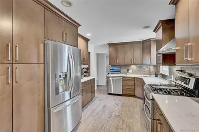 225 Hilton Avenue, Hempstead, NY 11550 - Photo 17