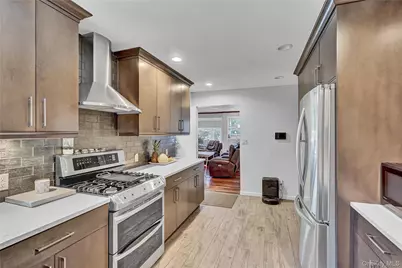 225 Hilton Avenue, Hempstead, NY 11550 - Photo 15