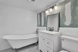 225 Hilton Ave, Hempstead, NY 11550 - Photo 23