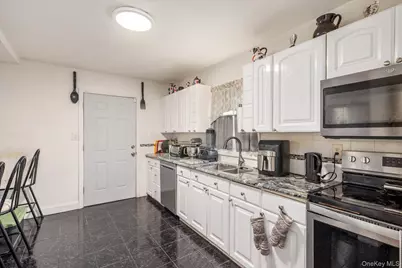 188 Beechwood Avenue, Roosevelt, NY 11575 - Photo 9