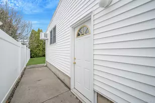 77 Tyrconnell Ave, Massapequa Park, NY 11762 - Photo 37