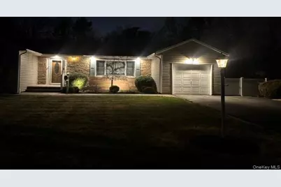 1390 Thompson Drive, Bay Shore, NY 11706 - Photo 27