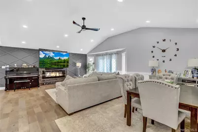 14 Chatham Place, Dix Hills, NY 11746 - Photo 3