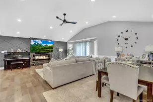 14 Chatham Pl, Dix Hills, NY 11746 - Photo 3