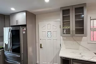 1090 Pelham Pkwy S, Bronx, NY 10461 - Photo 7