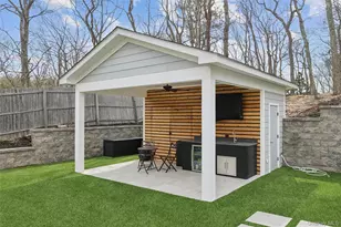 6 W Landing Rd, Hampton Bays, NY 11946 - Photo 9