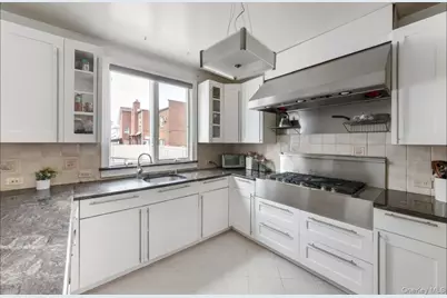 16711 81st Avenue, Hillcrest (Queens), NY 11432 - Photo 11