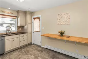 31 Baldwin St, East Islip, NY 11730 - Photo 7