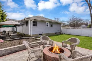 31 Baldwin St, East Islip, NY 11730 - Photo 17