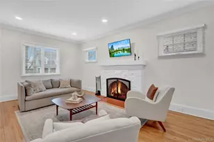 37 Fountain Ave, Rockville Centre, NY 11570 - Photo 9