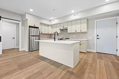 80 Division #101, Patchogue, NY 11772 - Photo 3