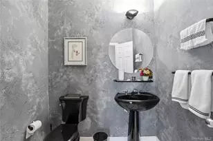 23 Mary Ct, Melville, NY 11747 - Photo 13