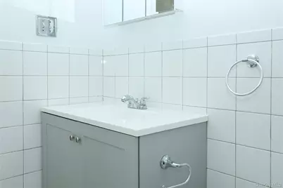 13 Regina Place, Yonkers, NY 10703 - Photo 11