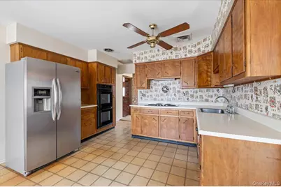 8 Skyline Drive, Huntington, NY 11743 - Photo 7