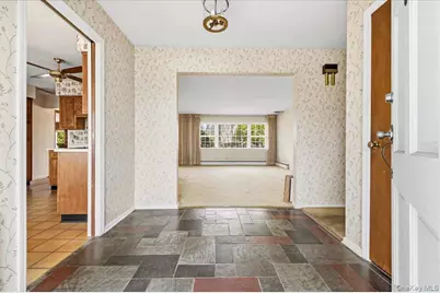 8 Skyline Drive, Huntington, NY 11743 - Photo 3