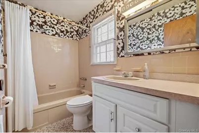 8 Skyline Drive, Huntington, NY 11743 - Photo 17