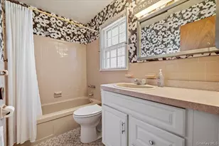 8 Skyline Dr, Huntington, NY 11743 - Photo 17