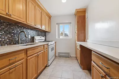 221 Middle Neck #F6, Great Neck, NY 11021 - Photo 11