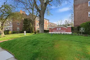 221 Middle Neck, Great Neck, NY 11021 - Photo 3