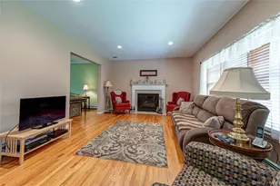 108 Maple Wood Ln, Riverhead, NY 11901 - Photo 21