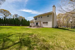108 Maple Wood Ln, Riverhead, NY 11901 - Photo 9