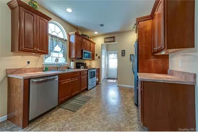108 Maple Wood Lane, Riverhead, NY 11901 - Photo 23