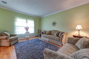108 Maple Wood Ln, Riverhead, NY 11901 - Photo 17