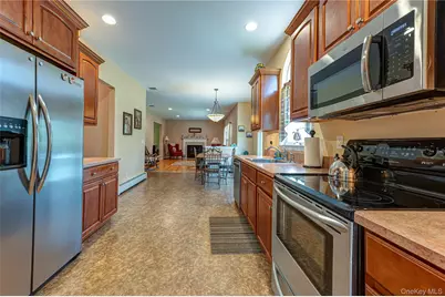 108 Maple Wood Lane, Riverhead, NY 11901 - Photo 27
