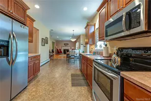 108 Maple Wood Ln, Riverhead, NY 11901 - Photo 27