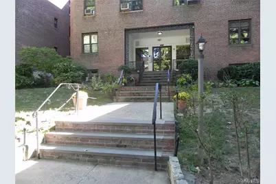 12 Welwyn Road #2P, Great Neck, NY 11021 - Photo 1