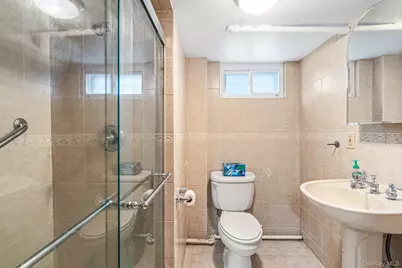 335 Warwick Avenue, Douglaston, NY 11363 - Photo 25