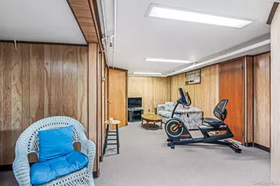 335 Warwick Avenue, Douglaston, NY 11363 - Photo 23