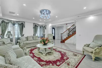 120 Majestic Drive, Dix Hills, NY 11746 - Photo 5