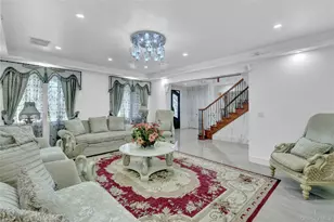 120 Majestic Dr, Dix Hills, NY 11746 - Photo 5