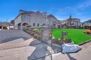 120 Majestic Dr, Dix Hills, NY 11746 - Photo 3