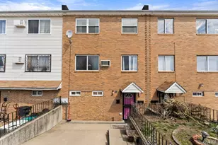 129-15 Sidway Pl, Jamaica, NY 11434 - Photo 3