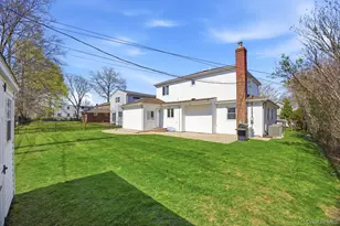 157 Rose Ln, New Hyde Park, NY 11040 - Photo 29